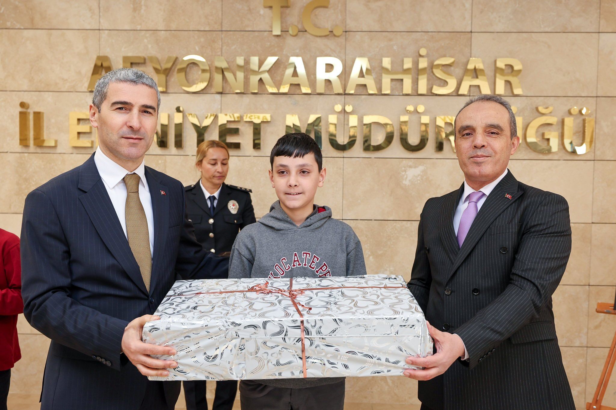 Poli̇s Haftasi Kapsaminda Dereceye Gi̇ren Öğrenci̇ler Ödüllendi̇ri̇ldi̇ (2)