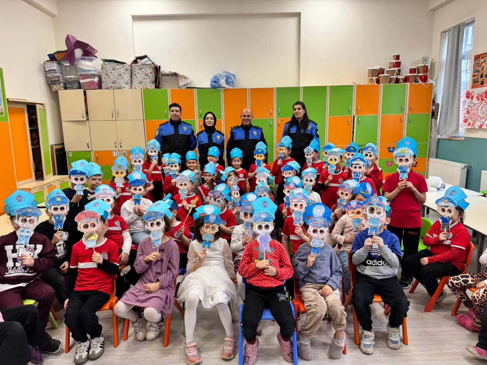 Poli̇s Haftasinda Mi̇ni̇klere Güvenli̇k Eği̇ti̇mi̇ Veri̇ldi̇ (8)