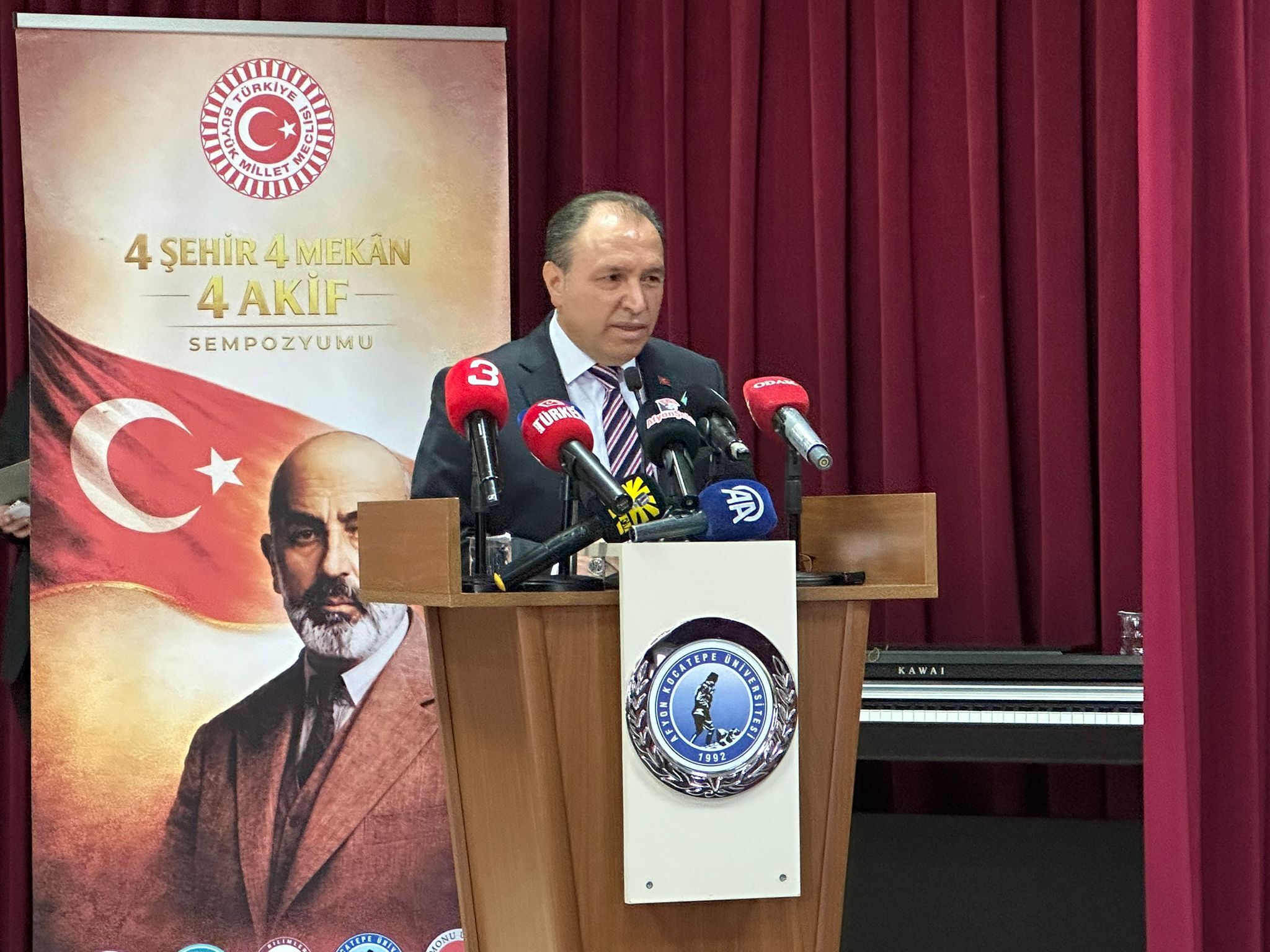 Rektör Karakaş; Aki̇f, Mi̇lli̇ Mücadeleni̇n Manevi̇ Mi̇maridir1