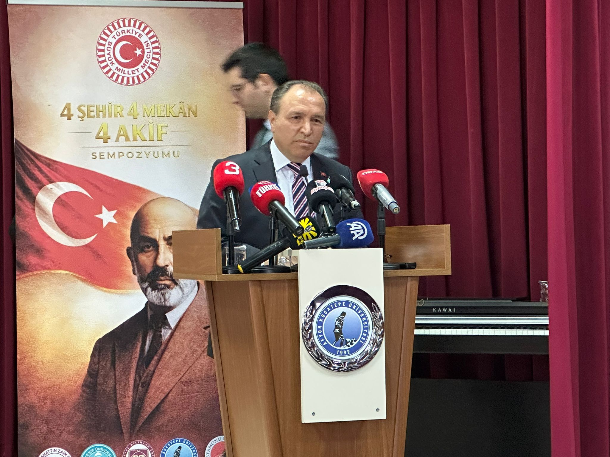 Rektör Karakaş; Aki̇f, Mi̇lli̇ Mücadeleni̇n Manevi̇ Mi̇maridir2