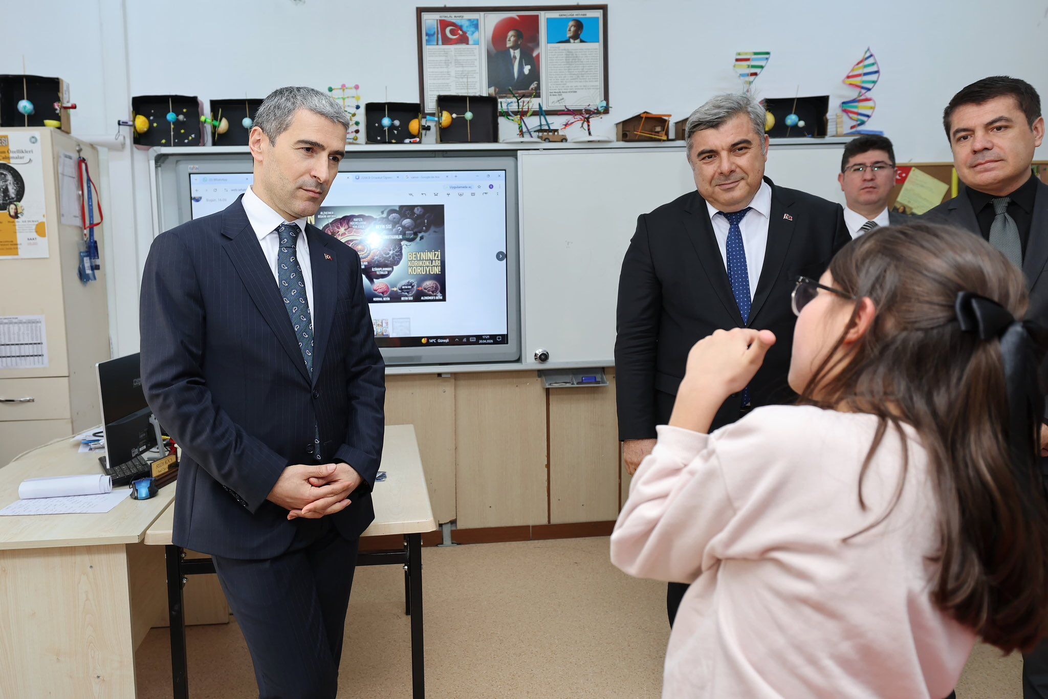 Vali̇ Aktaş, Dumplupinar Bi̇lsem’de Öğrenci̇ Projeleri̇ni̇ İnceledi̇ (5)