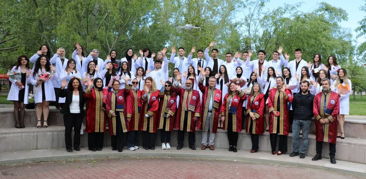 Afsü’de Beyaz Önlük Heyecani 45 Öğrenci̇ Mesleğe İlk Adimi Atti (13)