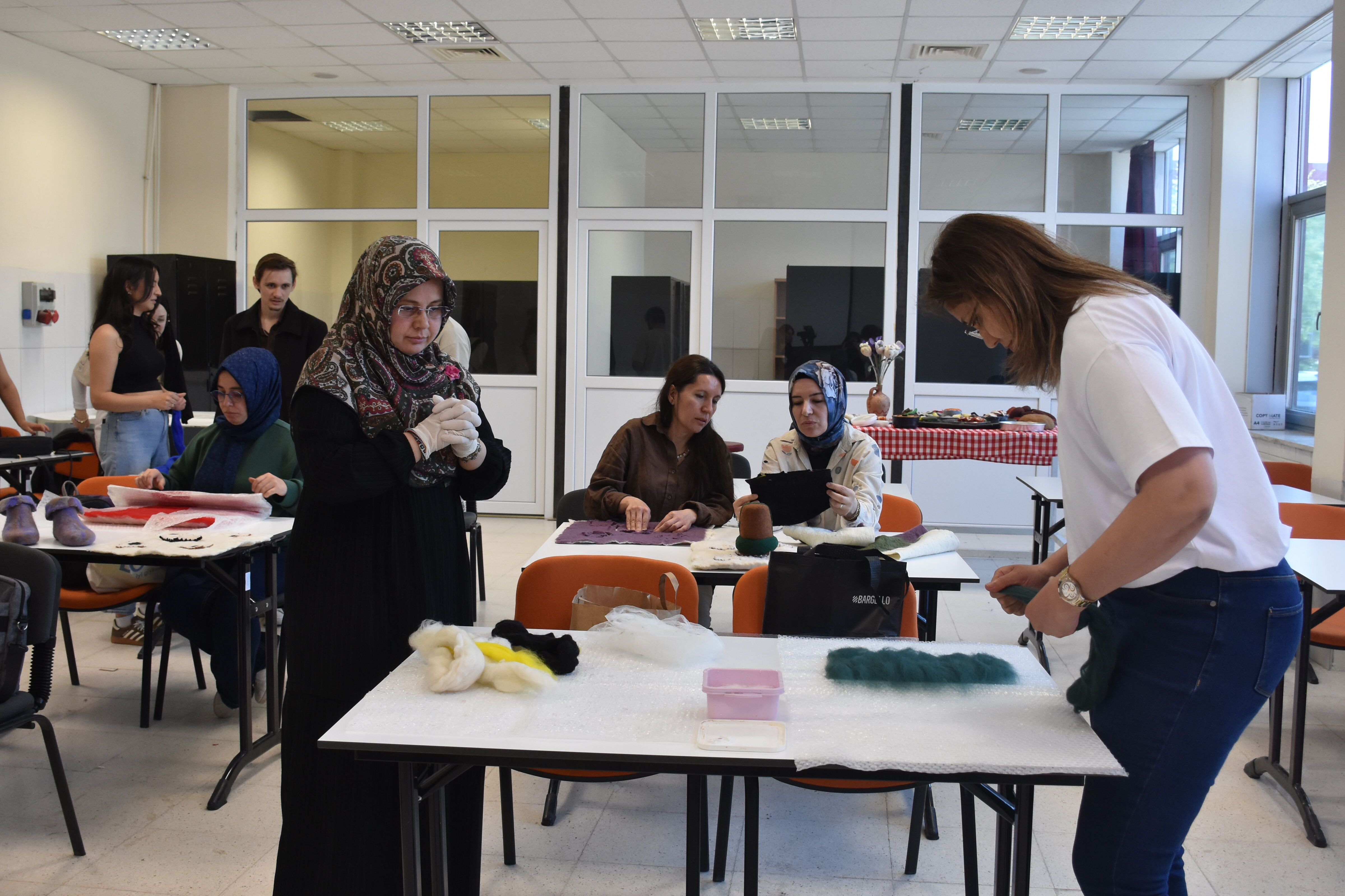 Afyon’un Lezzetleri̇ Keçeye Nasil Yansidi Akü’lü Öğrenci̇lerden Di̇kkat Çeken Çalişma (2)