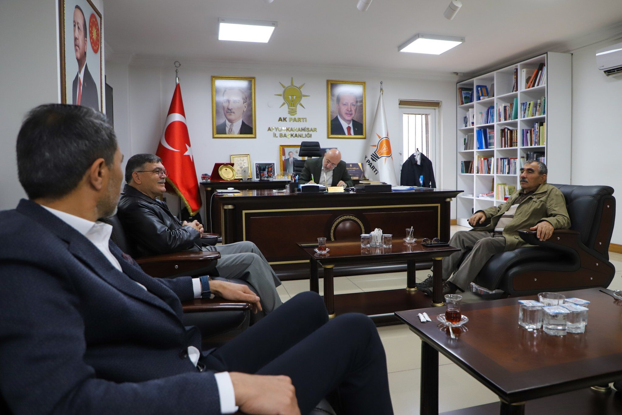 Ak Parti̇ Afyon’da Teşki̇lat Çalişmalari Değerlendi̇ri̇ldi̇ (2)