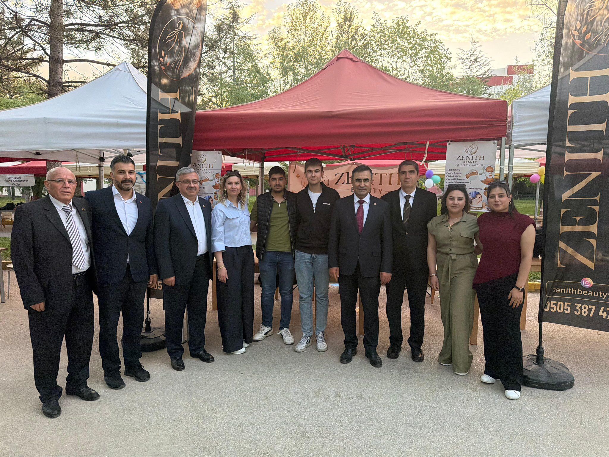 Ak Parti̇ Heyeti̇ Gençfest 2026’Da Gençlerle Bi̇r Araya Geldi̇ (8)