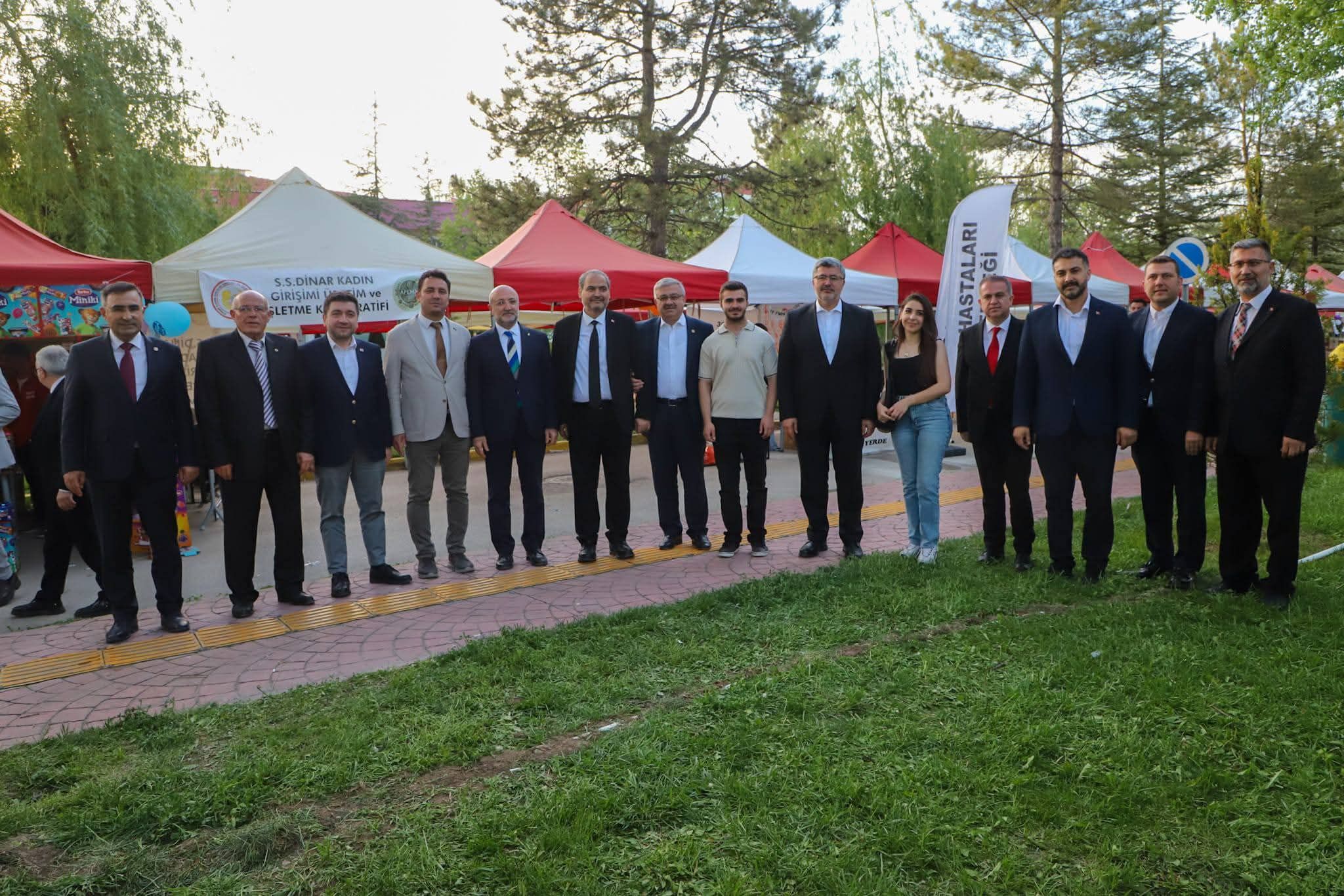 Ak Parti̇ Heyeti̇ Gençfest 2026’Da Gençlerle Bi̇r Araya Geldi̇ (9)
