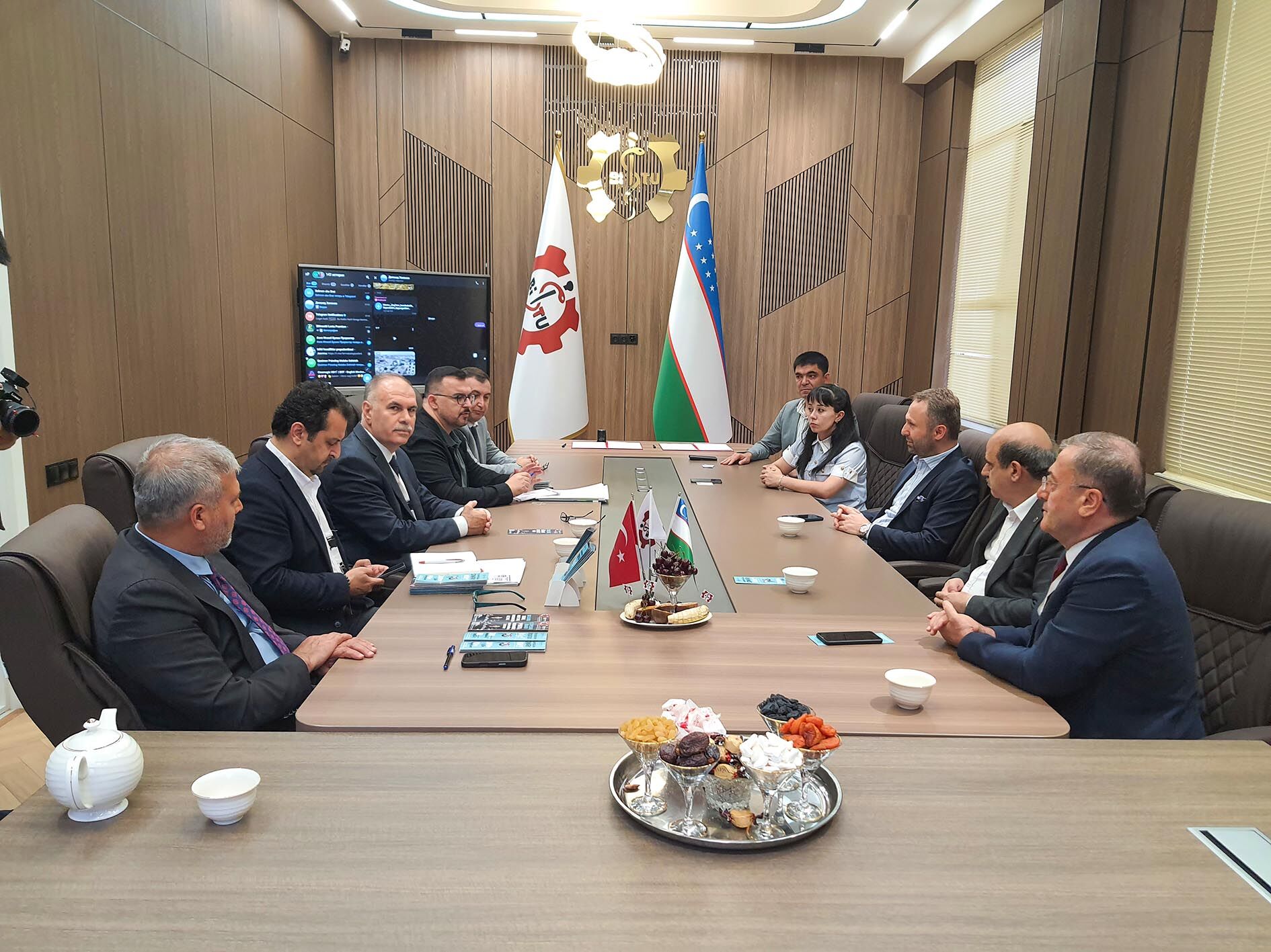 Akü Özbeki̇stan’da Hangi̇ Anlaşmalara İmza Atti (1)