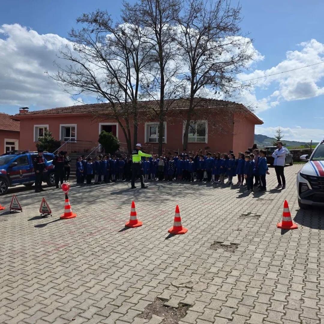 Bayat’ta Öğrencilere Trafik Eğitimi Verildi2