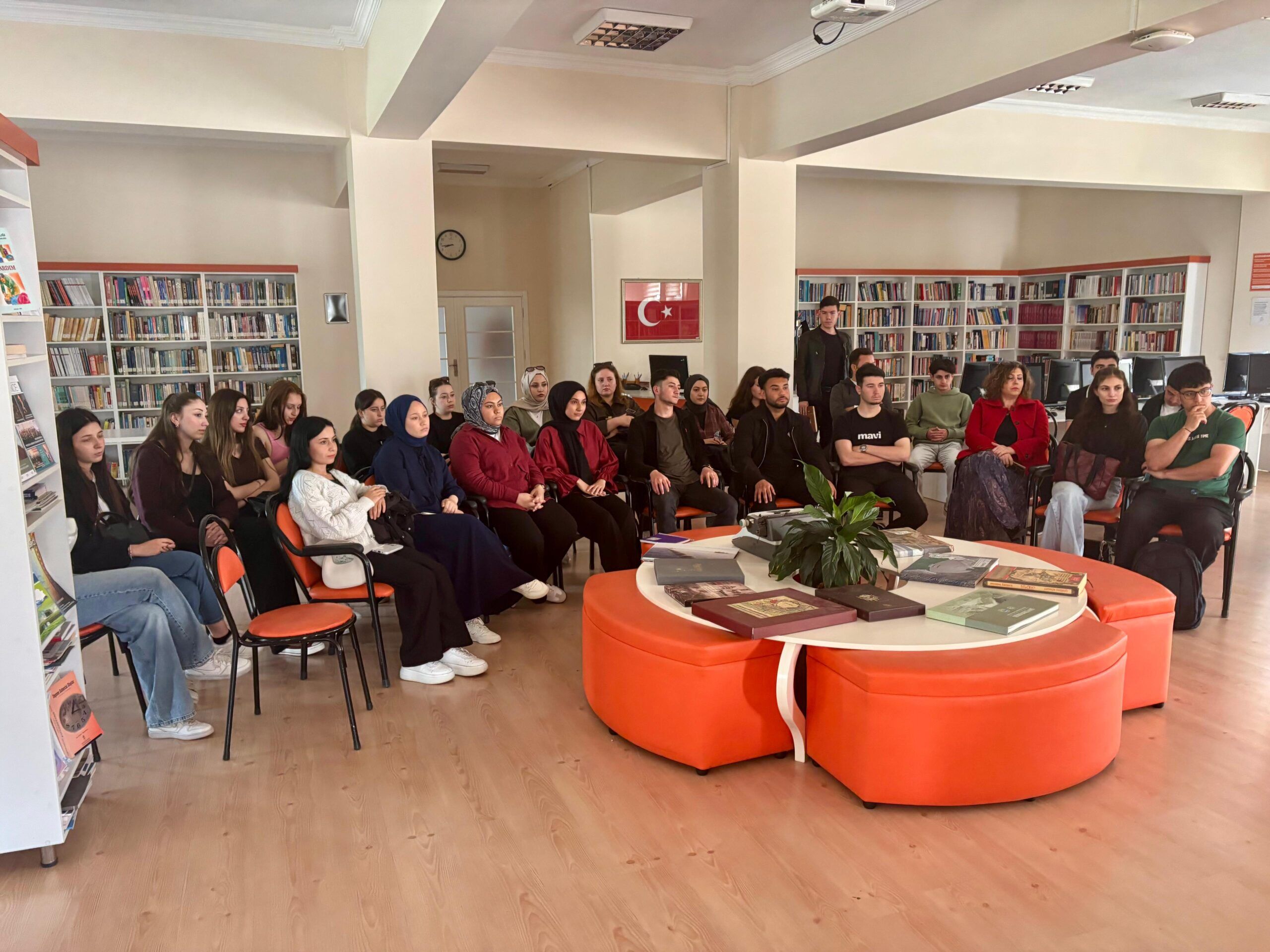 Bolvadi̇n Myo’da Kari̇yer Söyleşi̇si̇ Düzenlendi̇ (1)