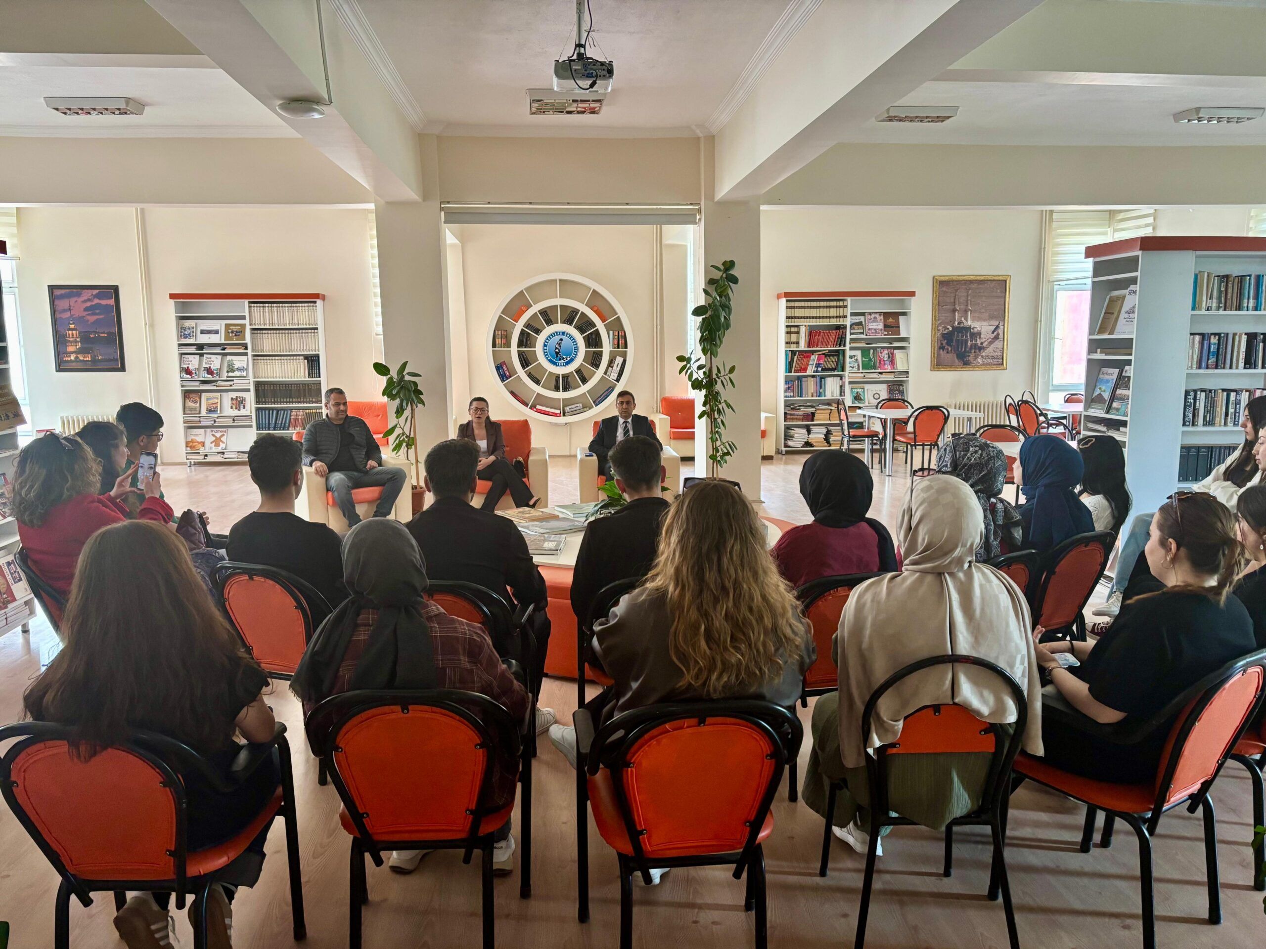 Bolvadi̇n Myo’da Kari̇yer Söyleşi̇si̇ Düzenlendi̇ (4)