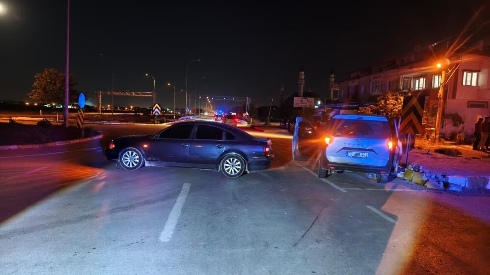 Çayirbağ Çikişinda Feci̇ Kaza 4 Yarali (4)
