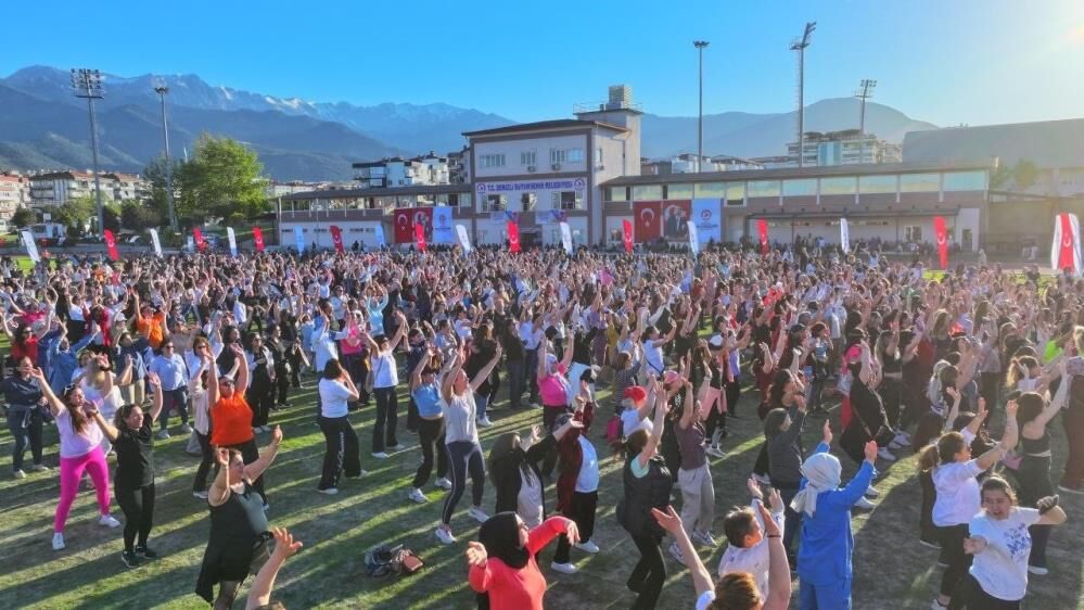 Dünya Dans Günü Renkli̇ Geçti̇1