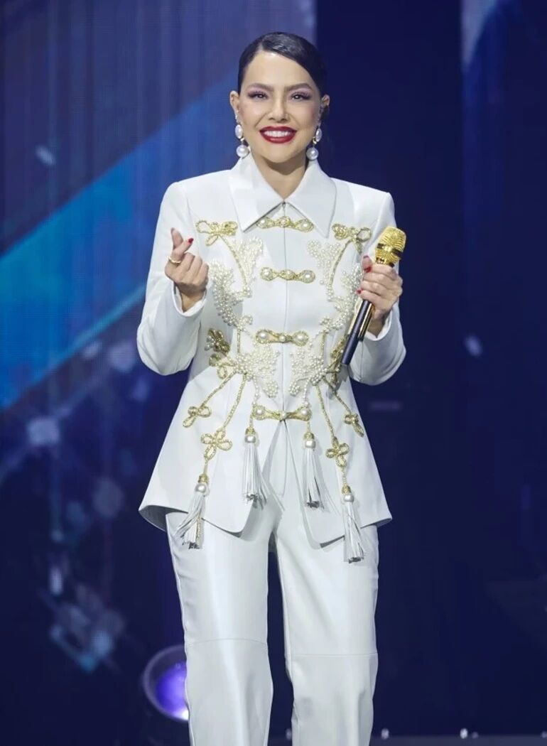Ebru Gündeş (2)-1