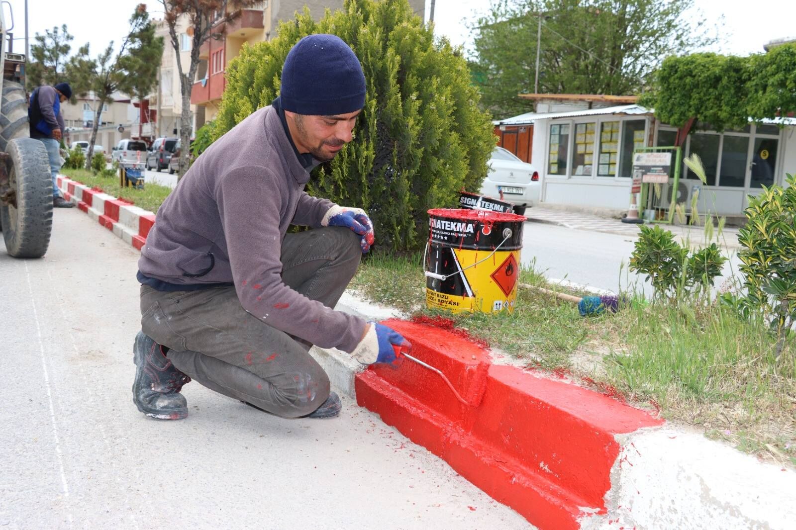 İscehi̇sar’da Temi̇zli̇k Ve Peyzaj Çalişmalari Sürüyor (8)