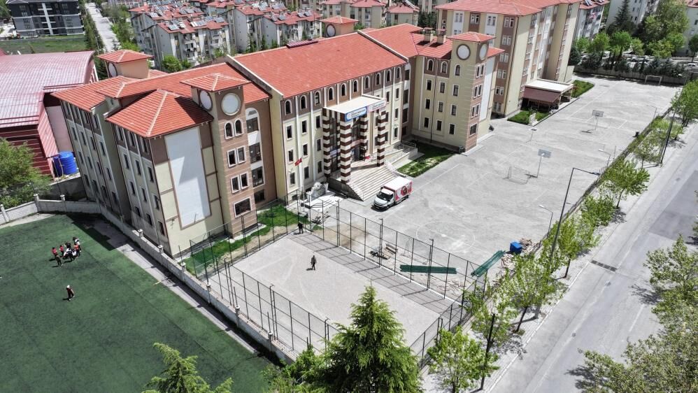 Isparta Belediyesinden Okullara Spor Yatırımı2