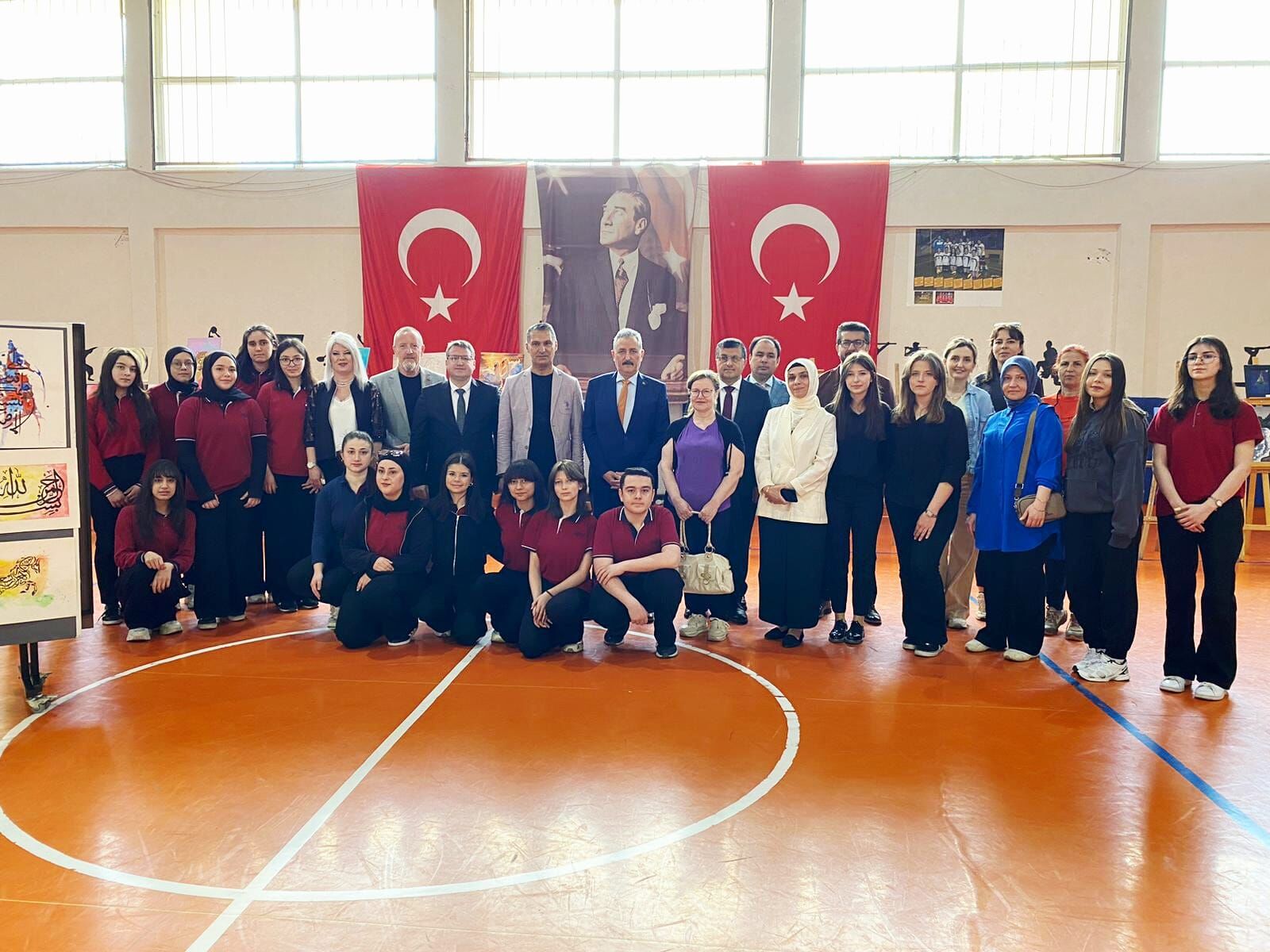 Osmangazi̇ Anadolu Li̇sesi̇nden Sanat Dolu Yil Sonu Sergi̇si̇ (4)
