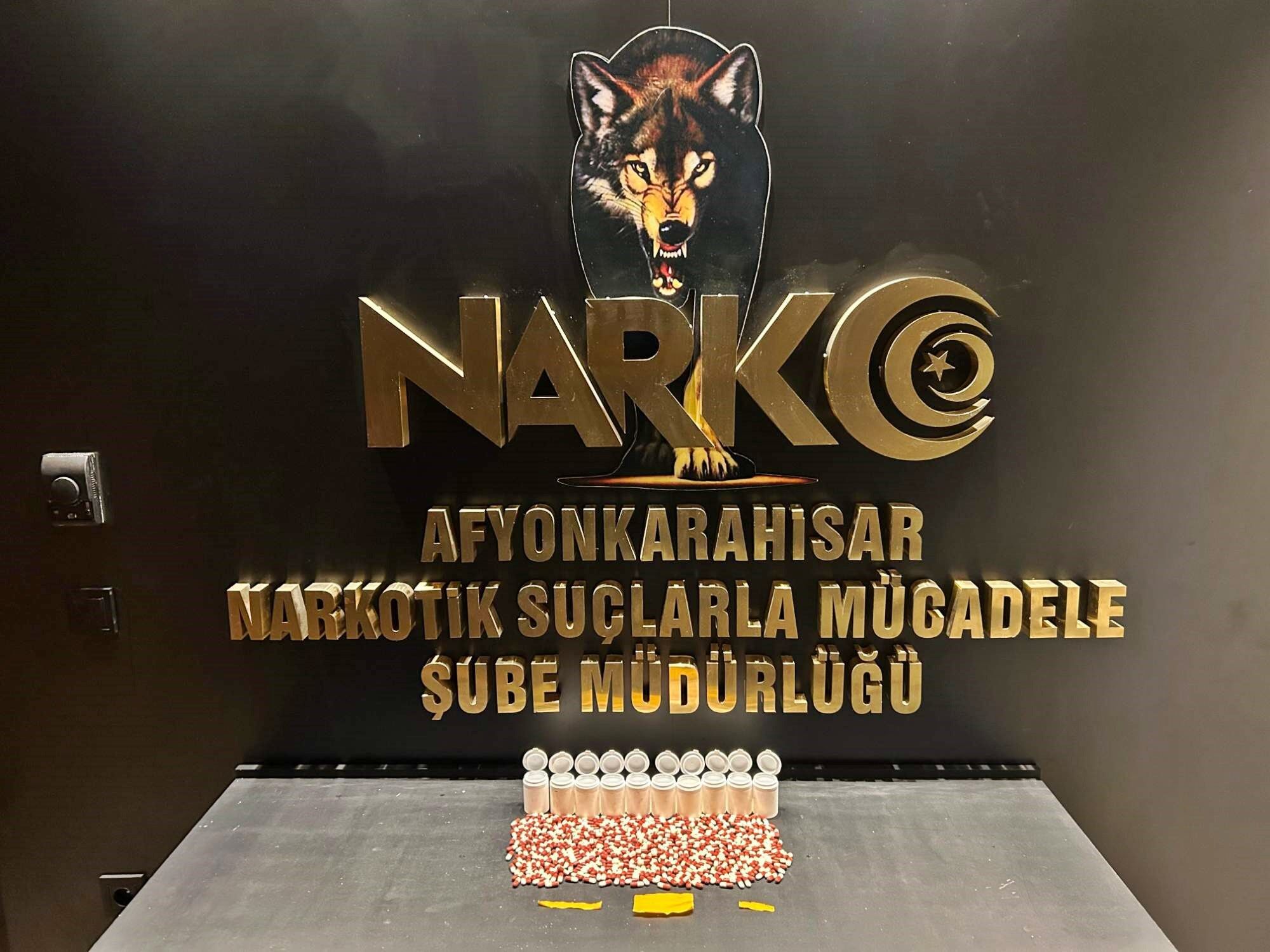 Afyon’da Uyuşturucuya Yöneli̇k Operasyonlarda Neler Ele Geçi̇ri̇ldi̇ (1)