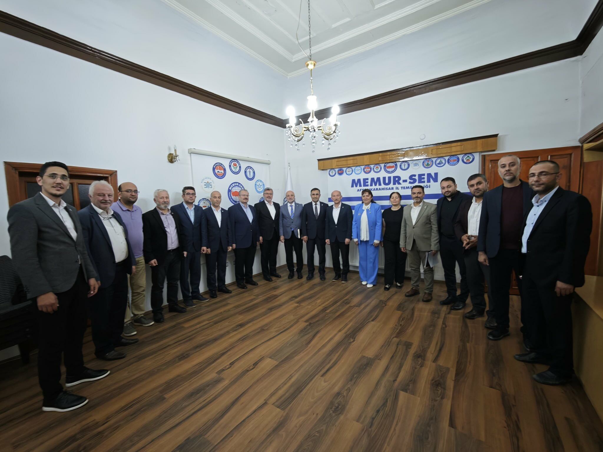 Ak Parti̇ Heyeti̇ İle Memur Sen Görüşmesi̇nde Hangi̇ Konular Ele Alindi