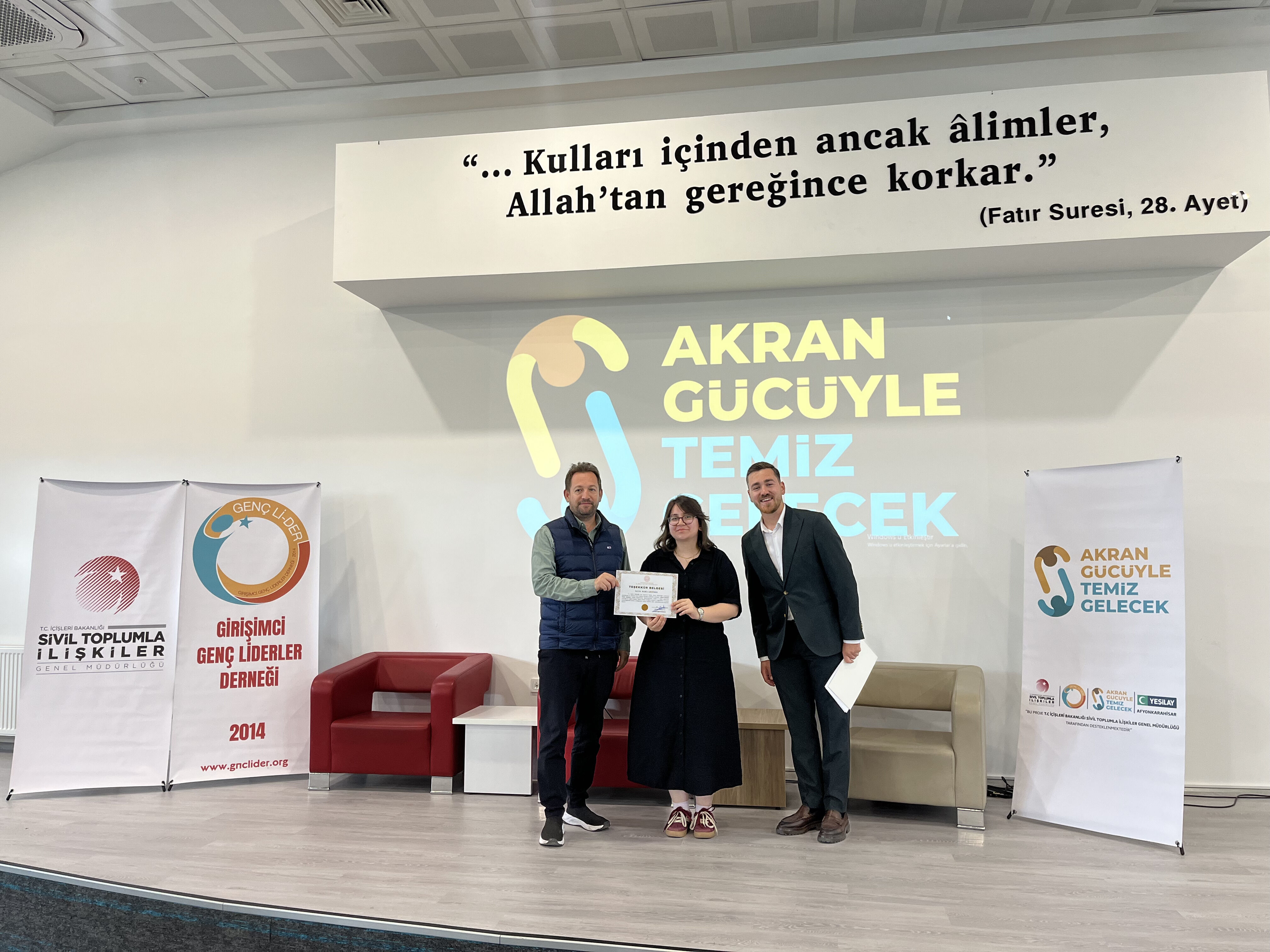 Akran (9)