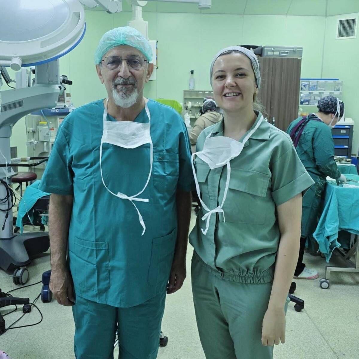 Dünyaca Ünlü İsi̇m Afsü’de Hangi̇ Ameli̇yatlari İzledi̇ (2)