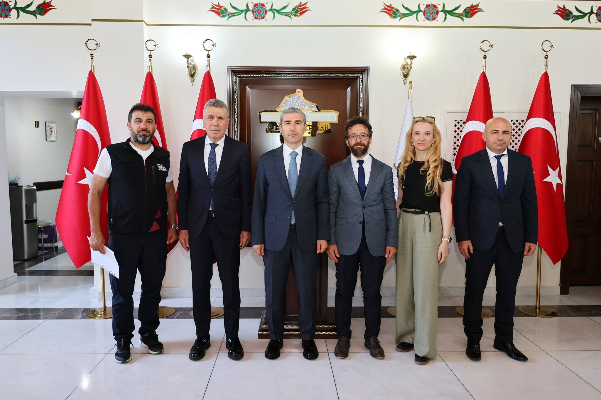 Vali̇ (1)-1