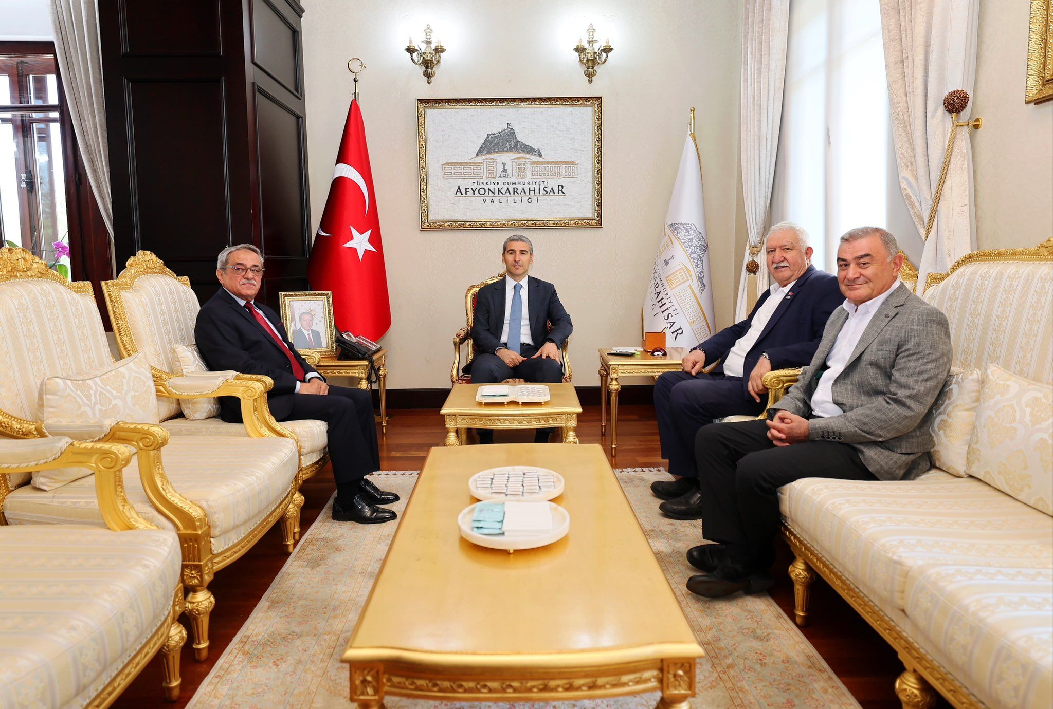 Vali̇ (2)-3