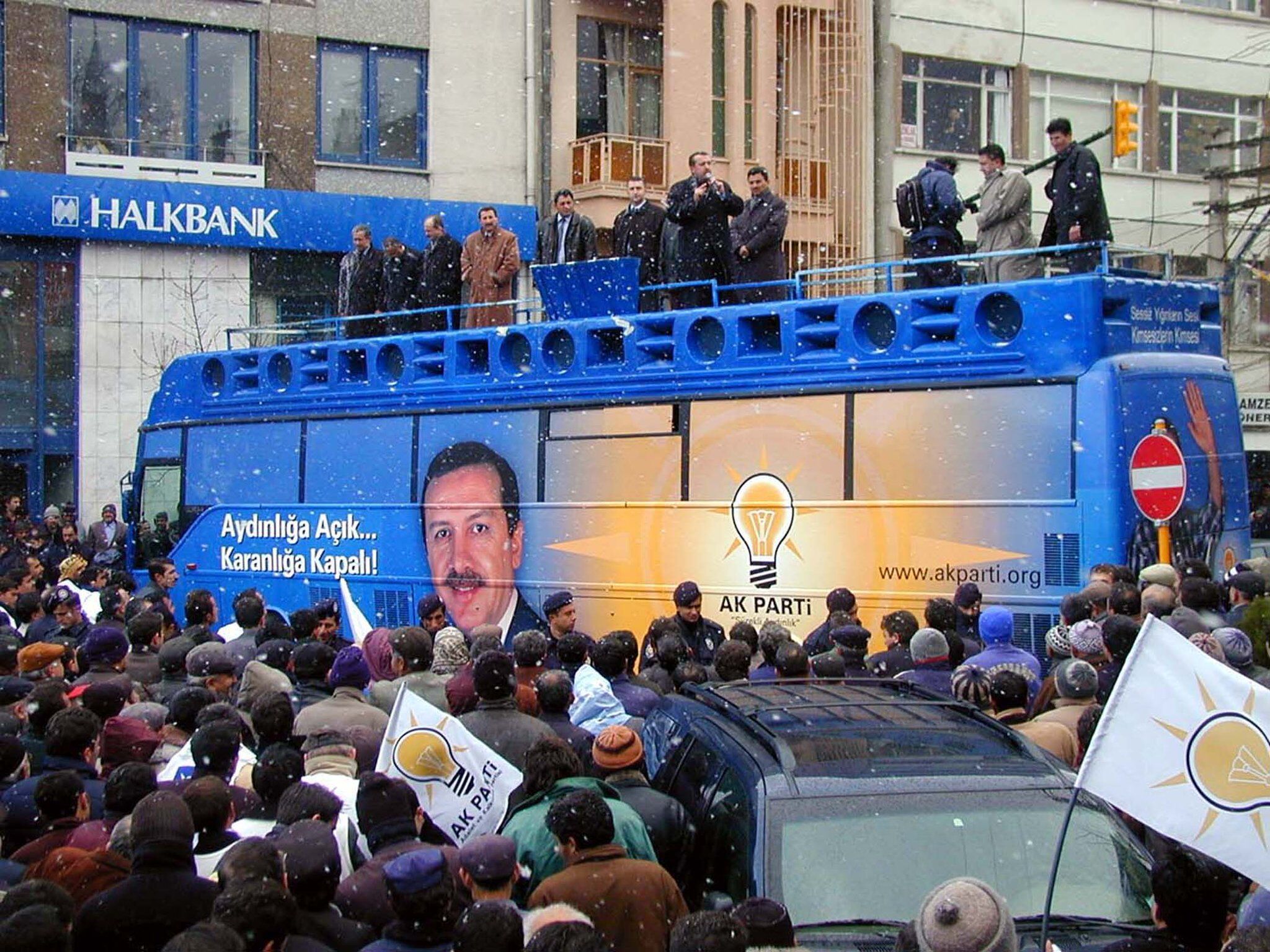 Ak Parti̇-52