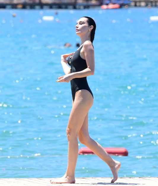 Burcu Kiratli (1)