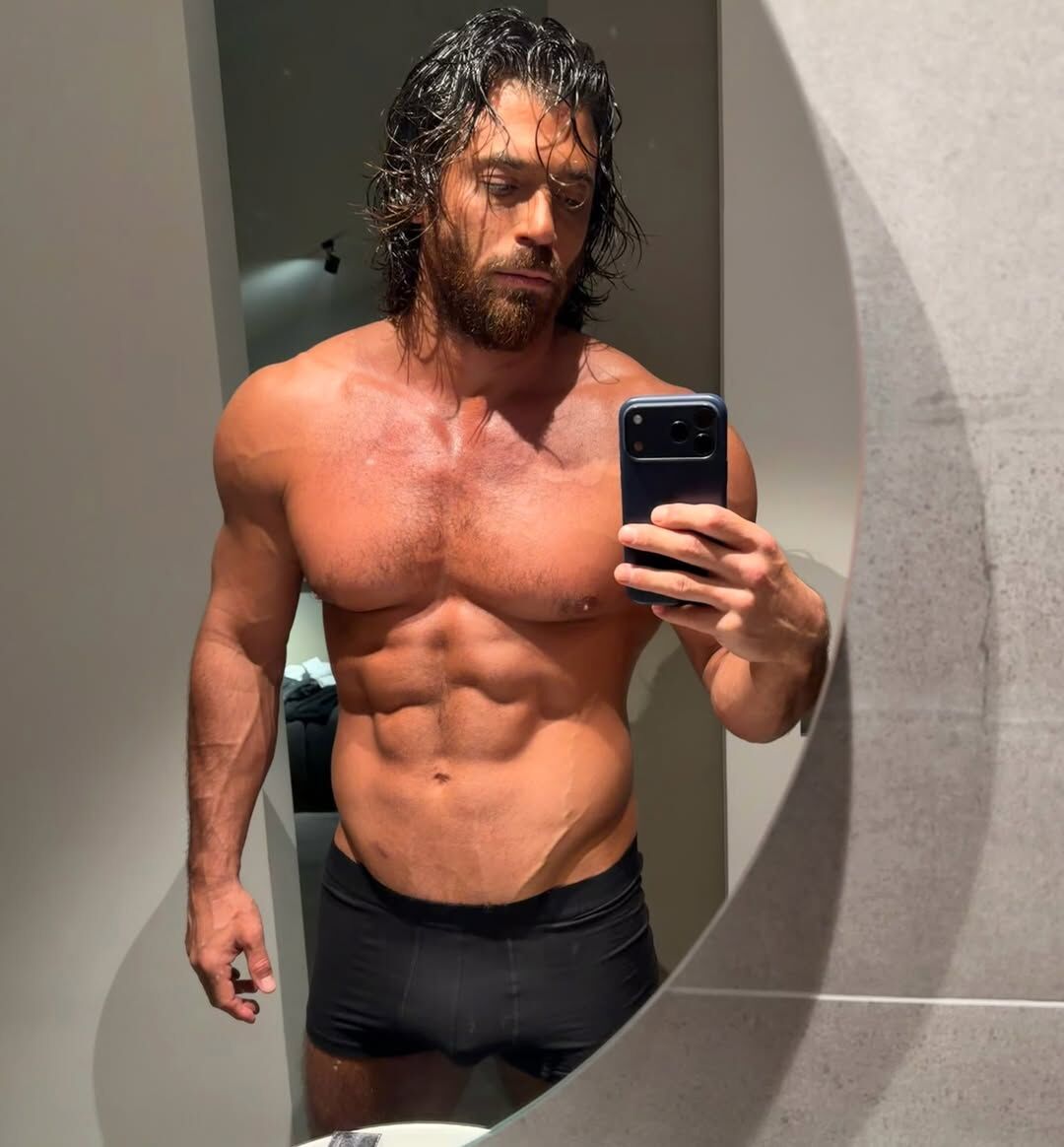 Can Yaman (1)