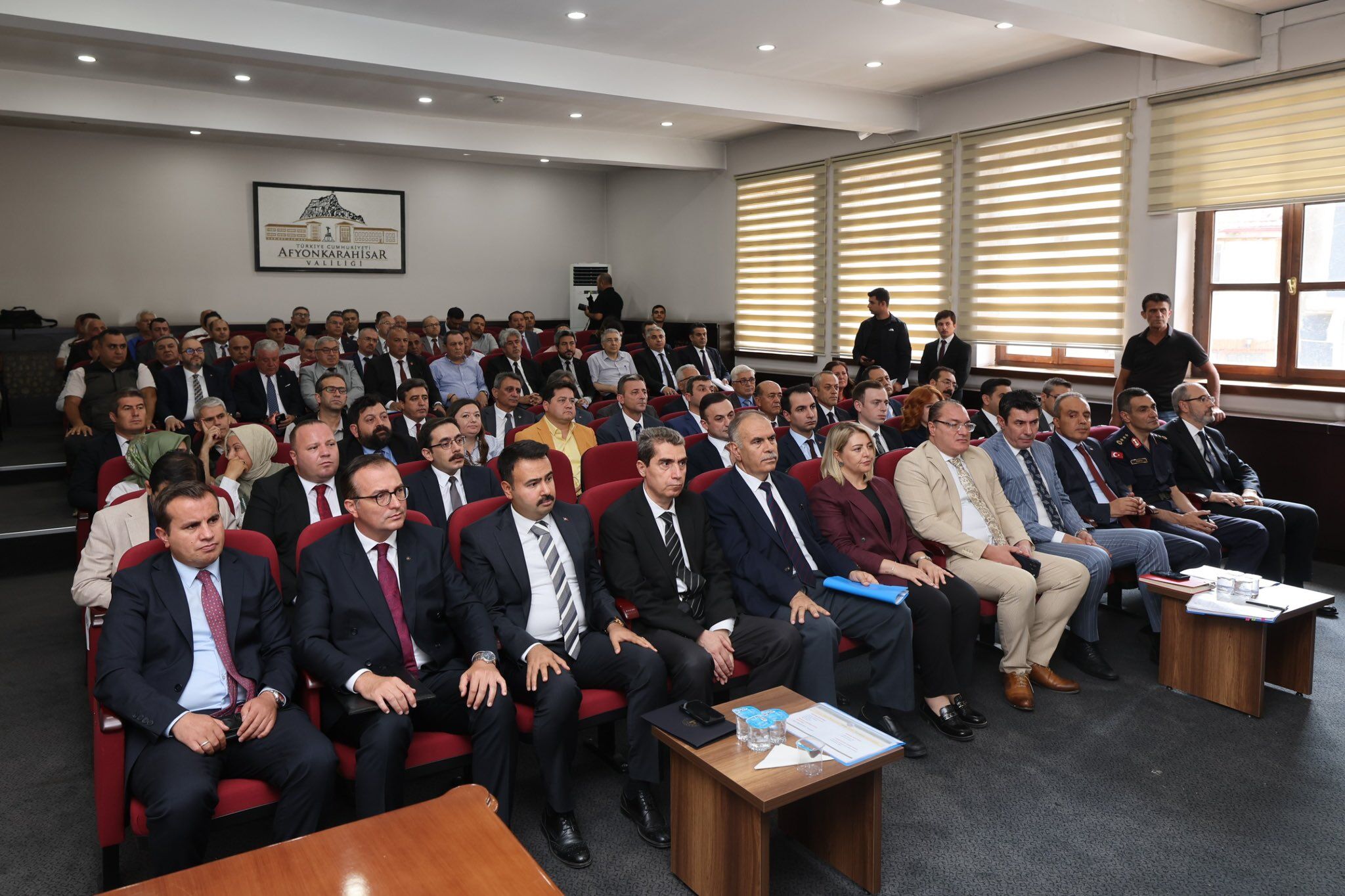 Vali̇ (1)-4
