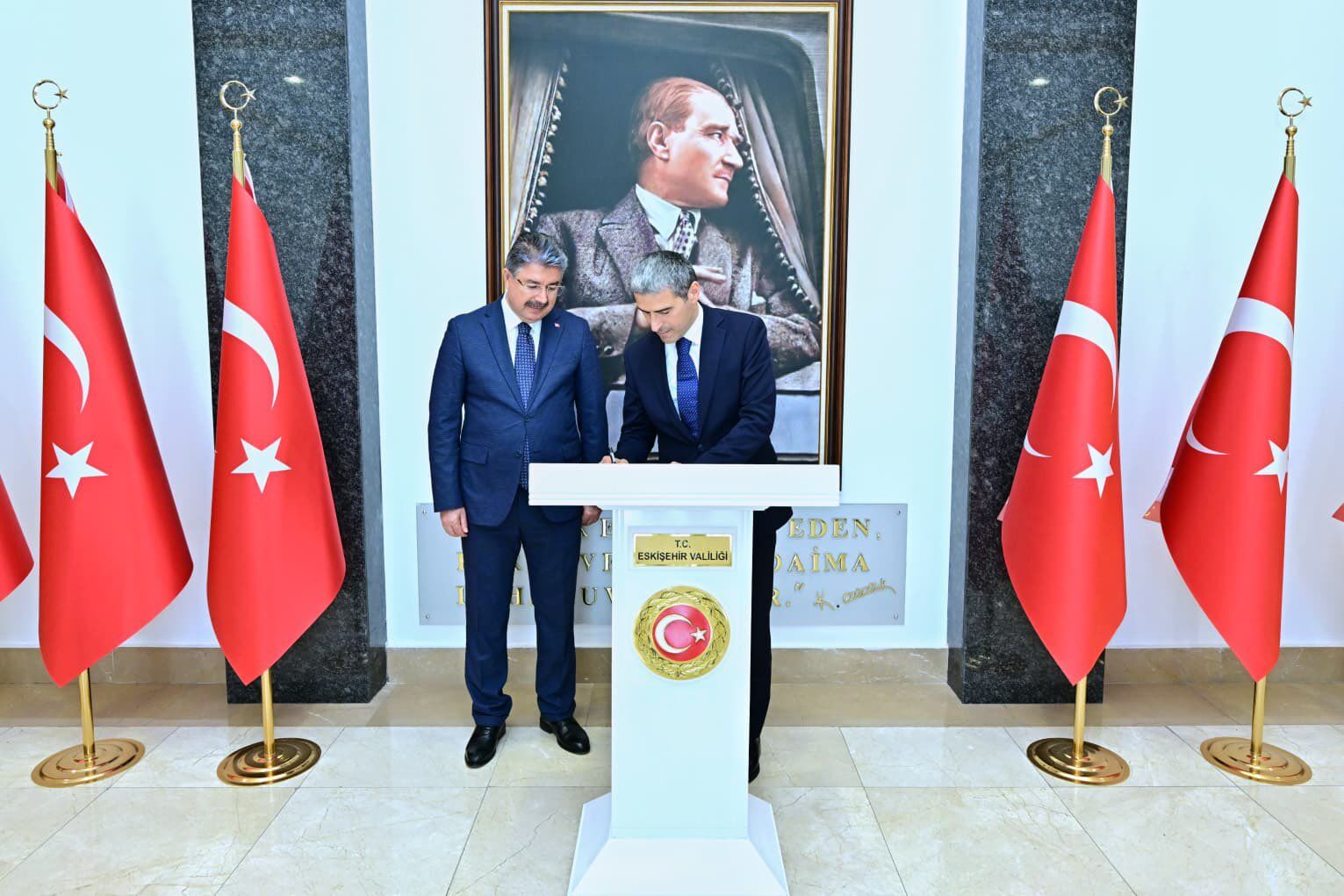 Vali̇ (2)-4
