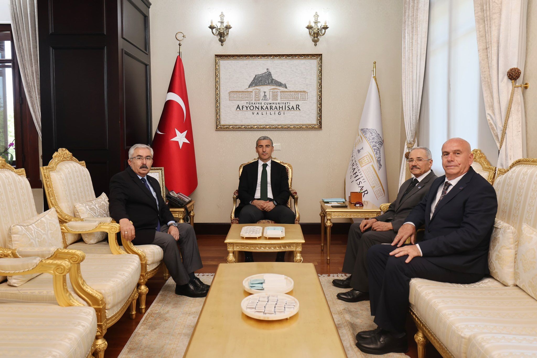 Vali̇ (4)-2