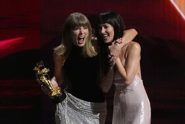 Taylor Swi̇ft (3)