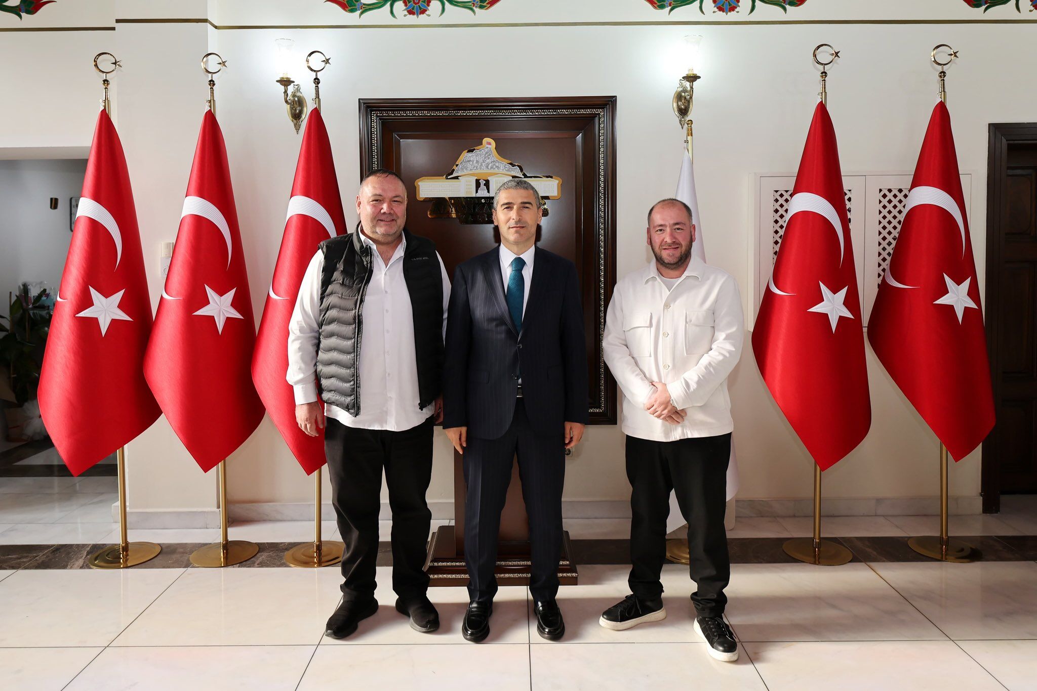 Vali̇ (1)-8